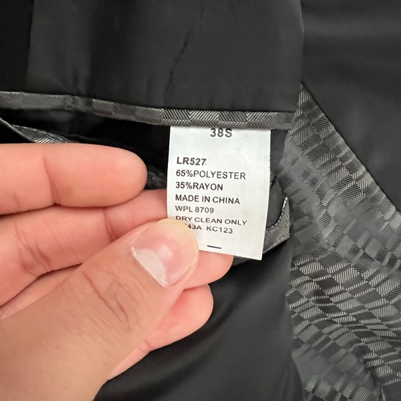 Kenneth Cole Reaction 3 Piece Suit - Picture 8 of 9